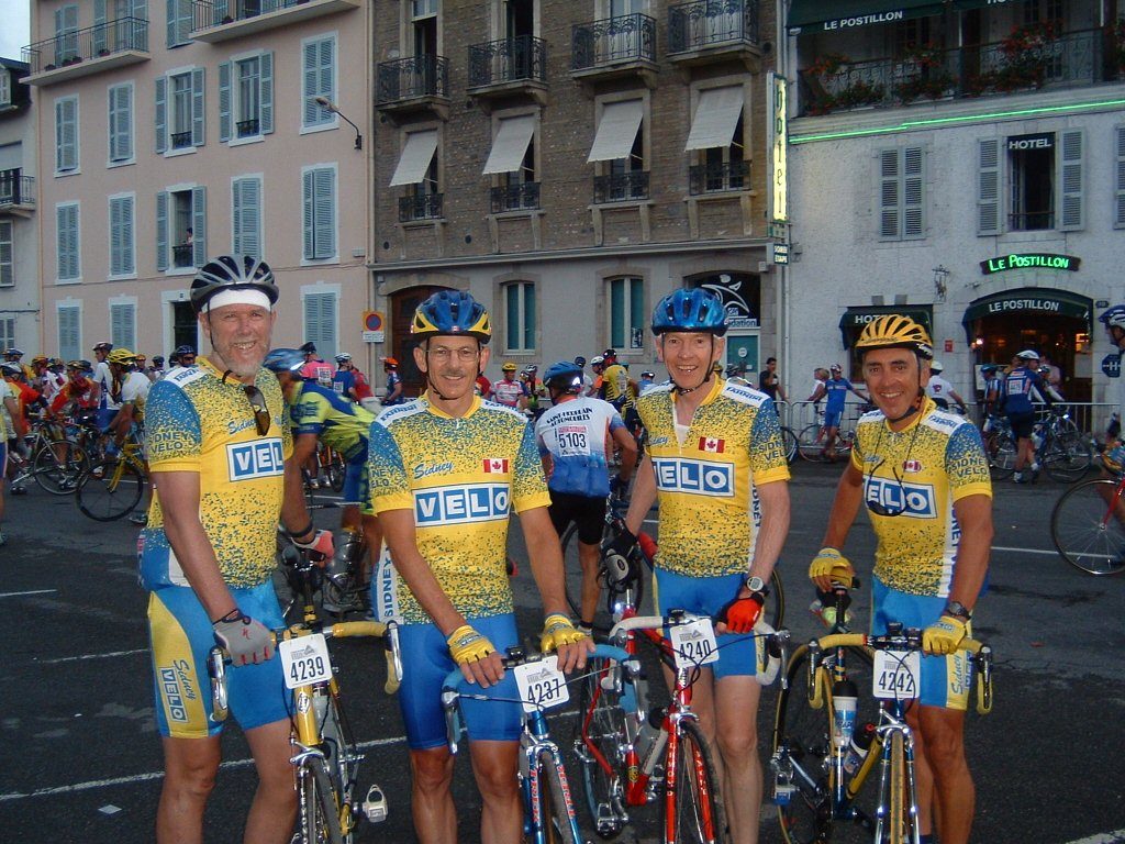 2003 Sidney Velo L'Etape du Tour team L-R: Brian Twohig, Larry Pommen, Ian Birch & David Osmond